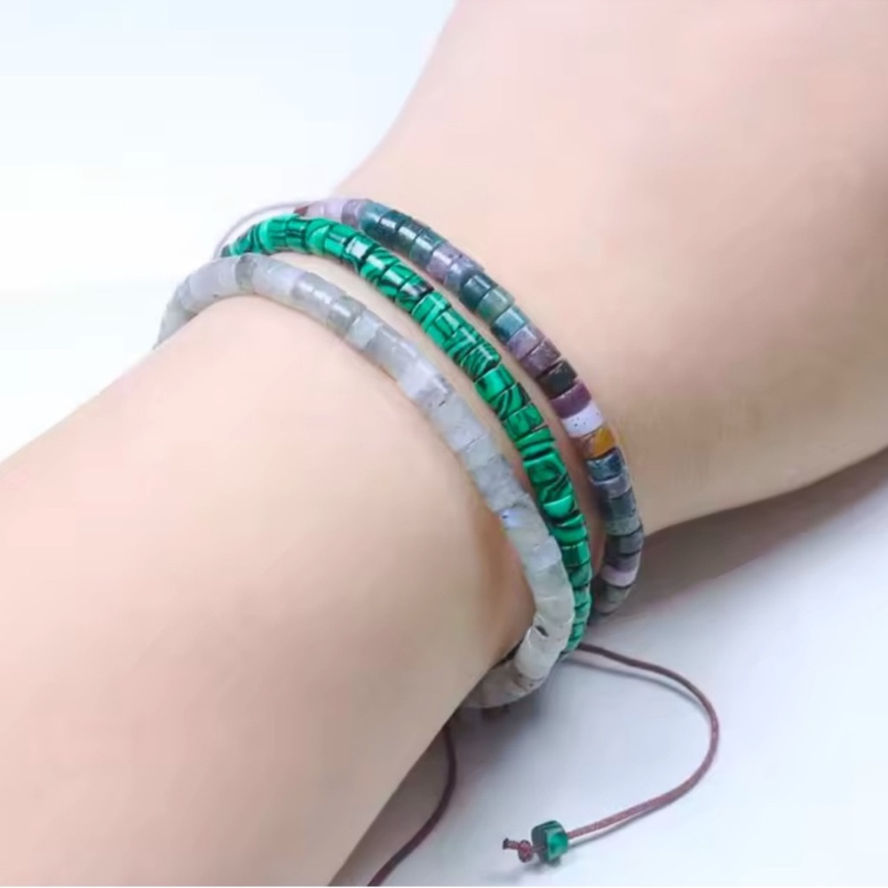 Minimalist malachite stone bracelet - Picture 2 of 2
